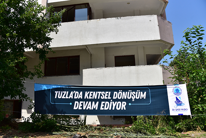 Tuzla'da geri dönüşüm çalışmaları! Hasarlı binalar yıkılıyor