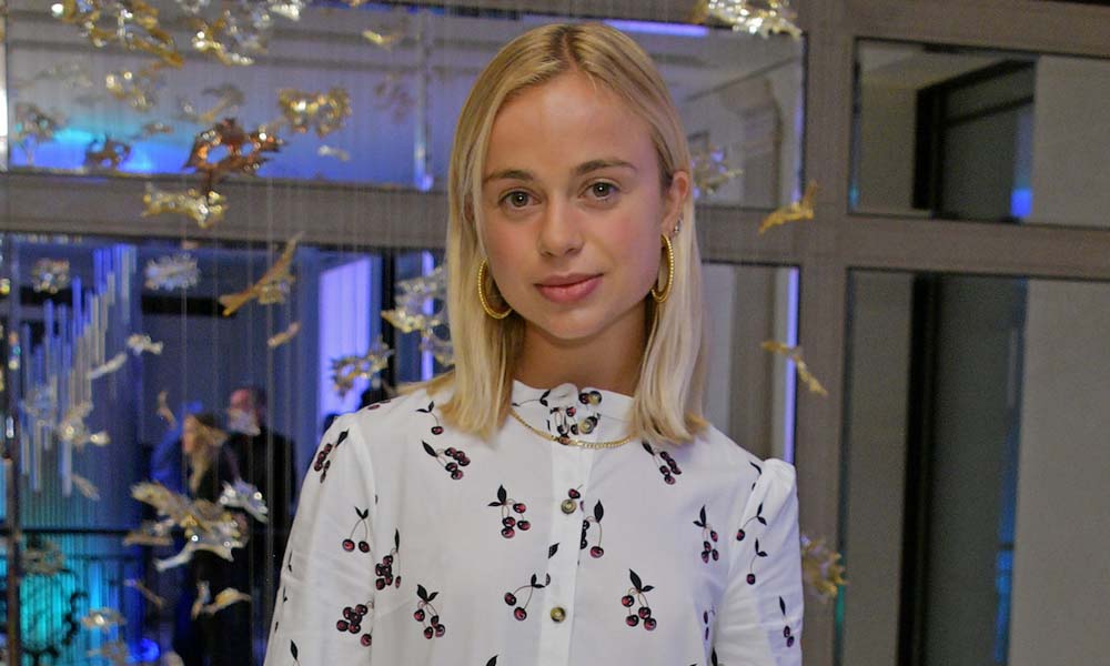 Kraliyet'in en güzel kızı Amelia Windsor kullanılmış iç çamaşırlarını satışa sundu!