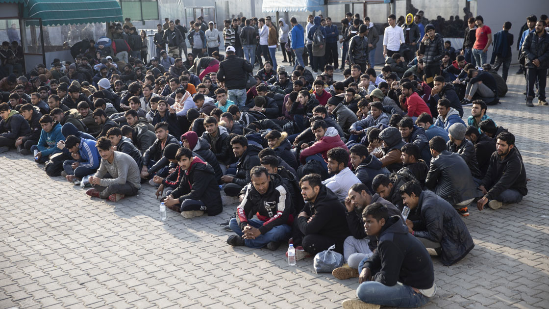 Twitter'da #SınırlarıKapat etkieti: 'Afganistanlı düzensiz göçmenler Tükiye'ye akın ediyor' iddialarına Çataklı'dan yalanlama: Gerçeği yansıtmıyor!