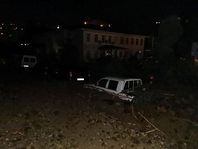 Son dakika | Rize'de meydana gelen sel ve heyelanda 3 kişi kayboldu!