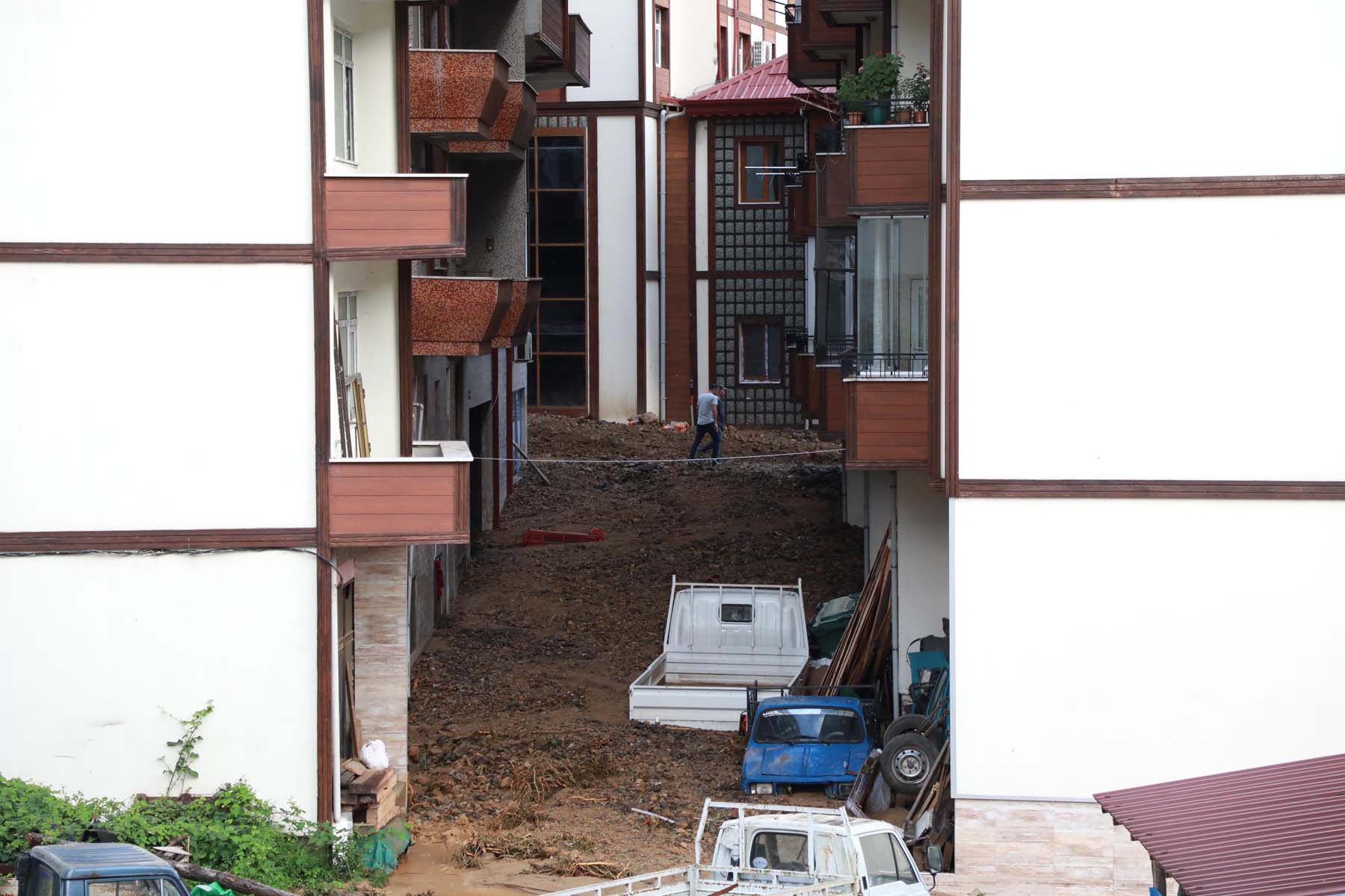 Aşırı yağışlar baskınları beraberinde getirdi! AFAD, Rize'deki sel felaketinde son durumu açıkladı
