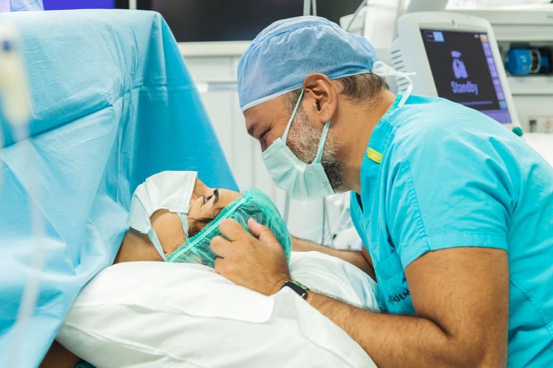 Ali Sunal ve Nazlı Kurbanzade kızları Nil'e kavuştu! Güzel haberi sosyal medyadan duyurdular!