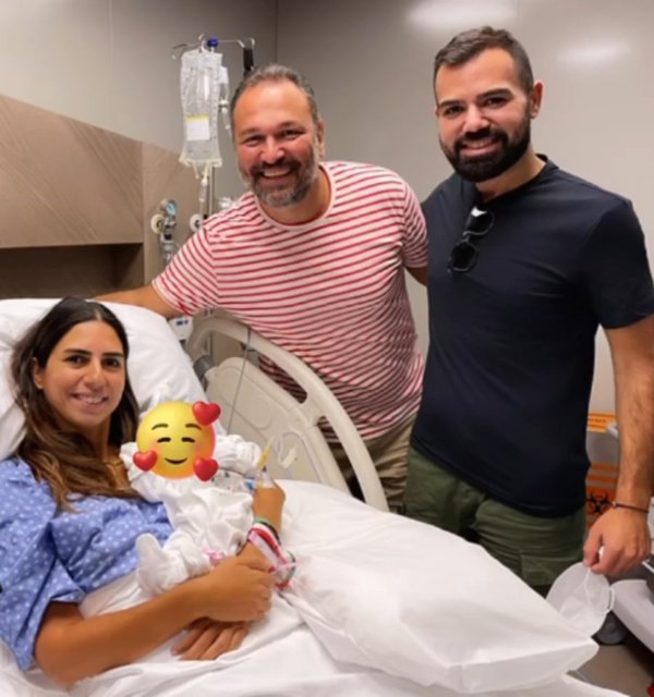 Ali Sunal ve Nazlı Kurbanzade kızları Nil'e kavuştu! Güzel haberi sosyal medyadan duyurdular!