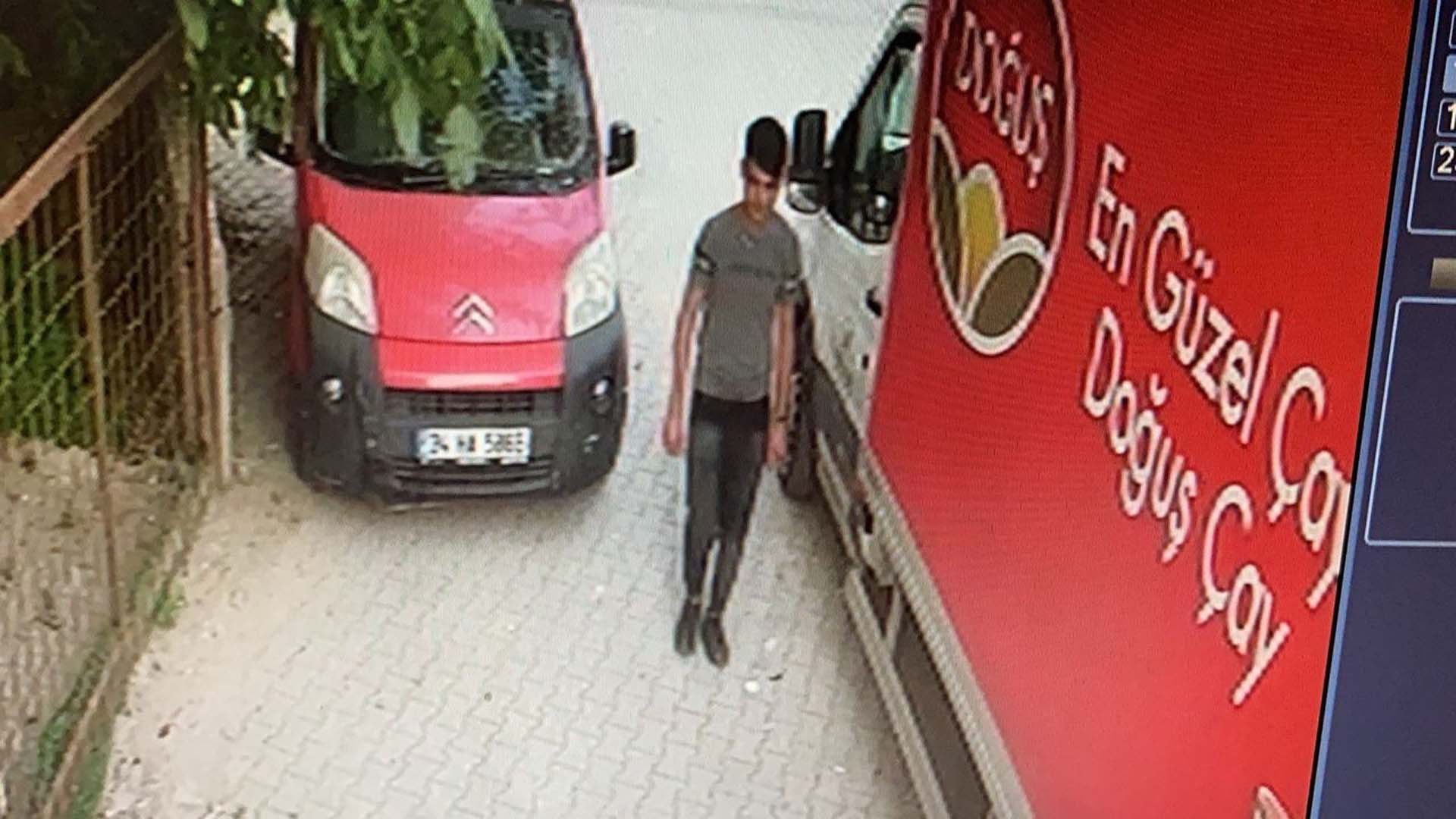 Evine 200 metre uzakta dehşeti yaşadı! Tecavüz etmeye kalkıştığı genç kıza işkence etti, taşla başına vurdu 