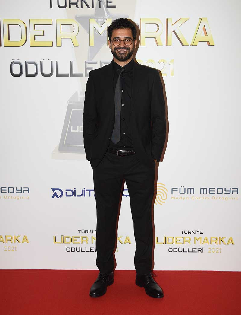 Uğur Uzunel, Merve Dizdar'la hakkında çıkan aşk iddialarına karşı sessizliğini bozdu! Her şeyi itiraf etti!