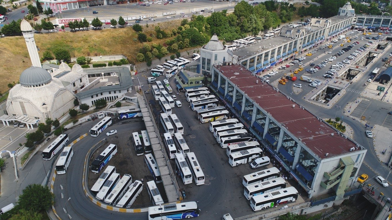 Otogarlarda bayram yoğunluğu! Tüm biletler tükendi, ek seferler satılmaya başlandı