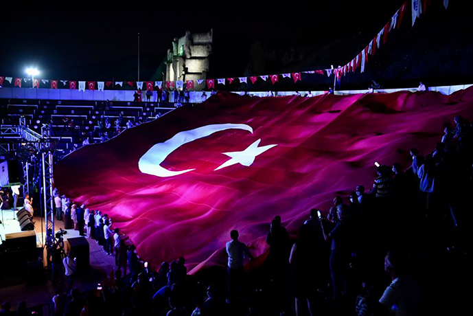 15 Temmuz yıl dönümünde Tuzla tek yürek oldu