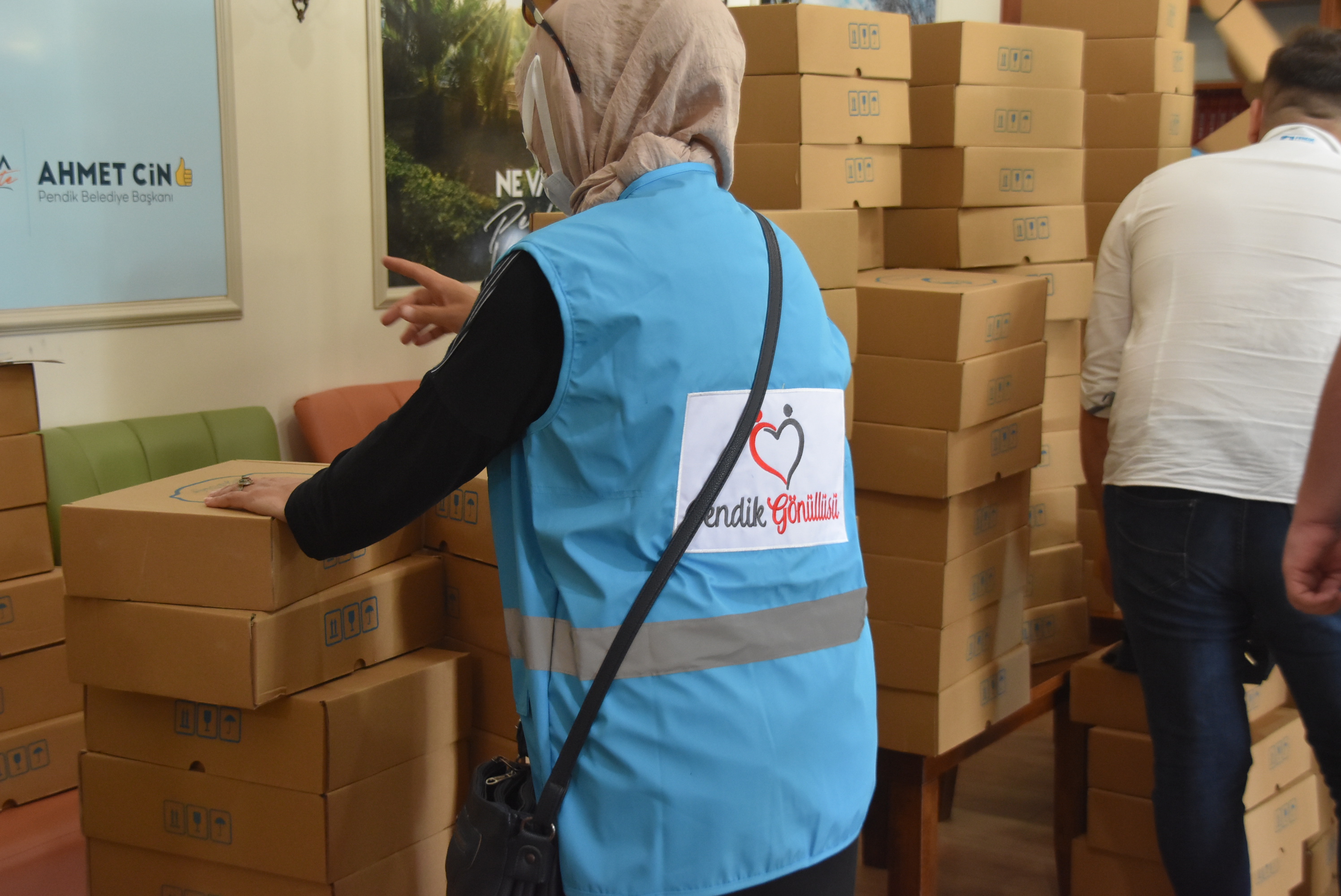 Gazi ve şehit ailelerine Kuran-ı Kerim hediye edildi