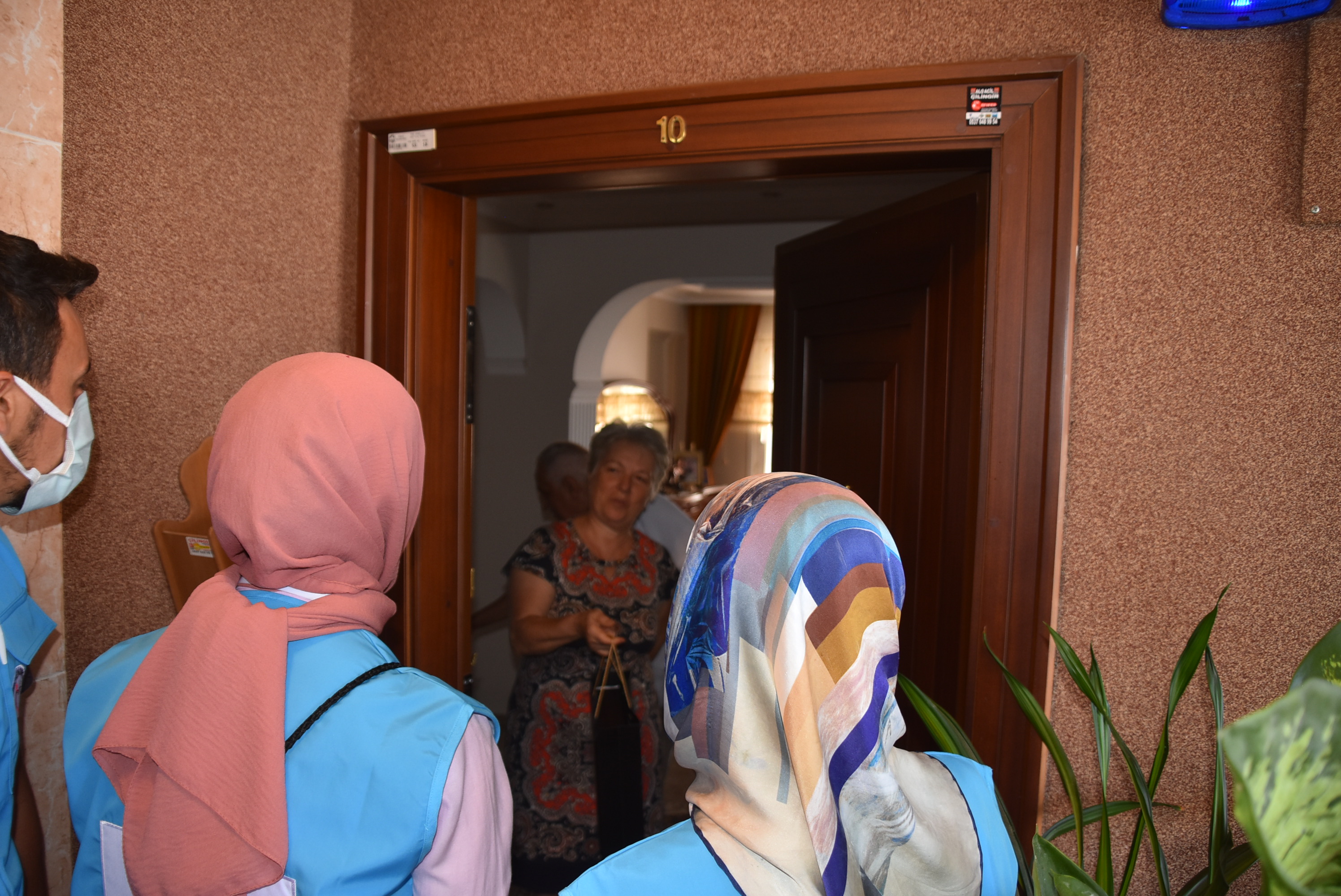 Gazi ve şehit ailelerine Kuran-ı Kerim hediye edildi