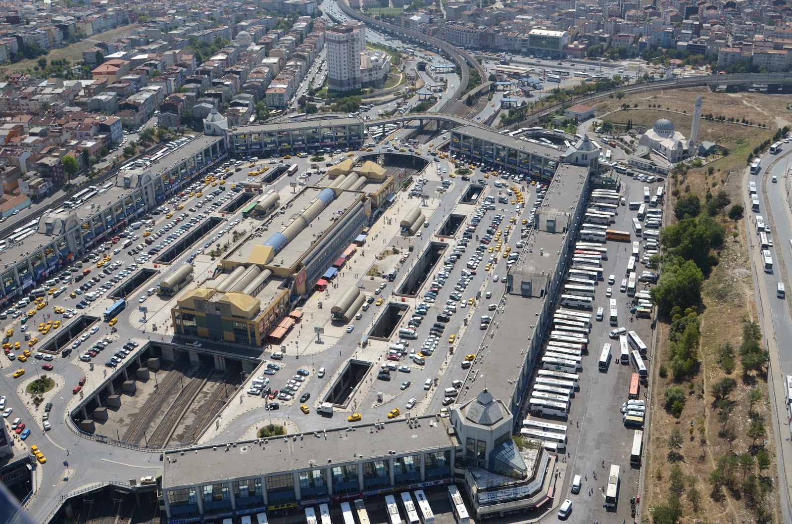 Otogarlarda bayram yoğunluğu! Tüm biletler tükendi, ek seferler satılmaya başlandı