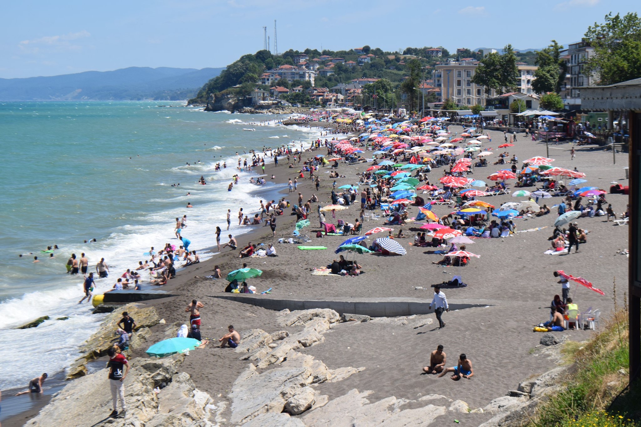 Tatilci akını belediye başkanını isyan ettirdi: Artık gelmeyin, şehir çadır kente döndü