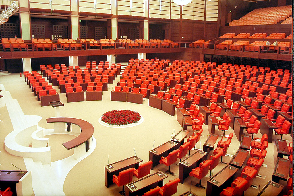 Seçim barajı yüzde 5 olacak mı? Cumhur İttifakı son noktayı koyacak! İşte yeni seçim sisteminde AK Parti ve MHP'nin savundukları!