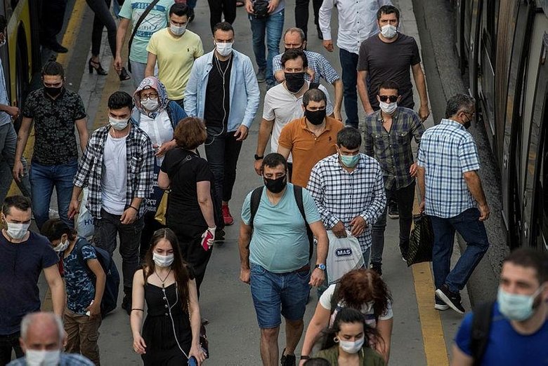 Yunanistan'daki vaka sayılarında korkutan artış: Bir ayda 10 katına çıktı! Kısıtlamalar geri döndü!