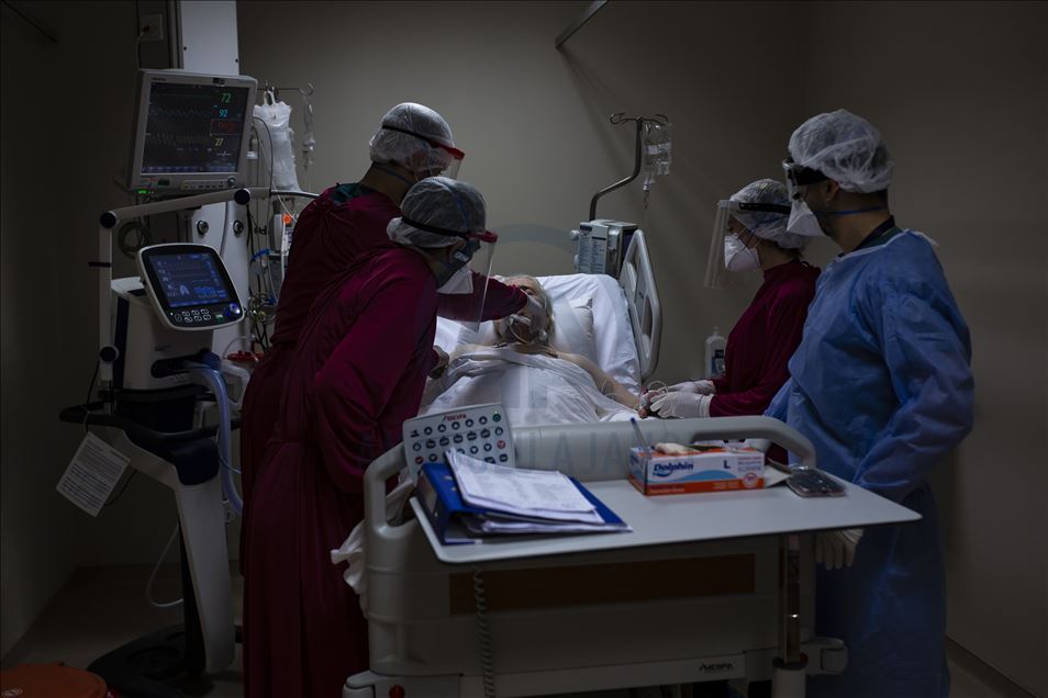 Yunanistan'daki vaka sayılarında korkutan artış: Bir ayda 10 katına çıktı! Kısıtlamalar geri döndü!