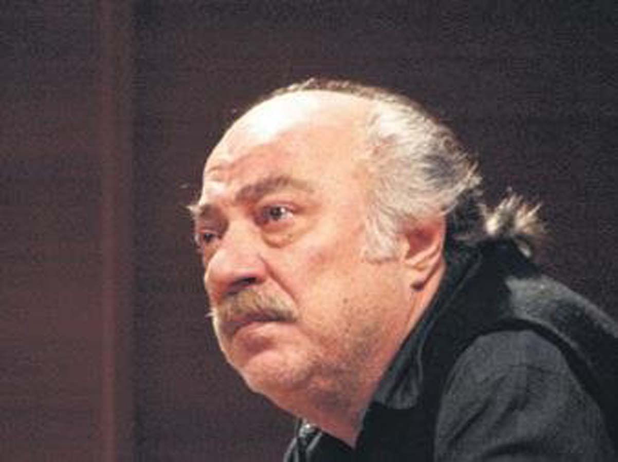 İzmir Büyükşehir Belediye Tiyatroları'nda skandallar silsilesi! Rojda Demirer açtı ağzını yumdu gözünü!