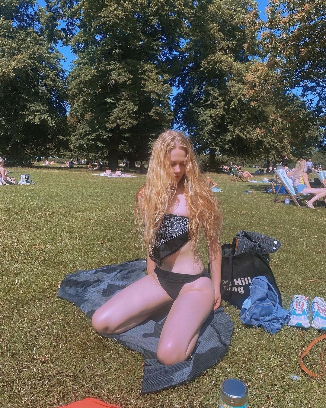 Serel Yereli'nin park pozu yürek hoplattı! Paylaşıma binlerce beğeni ve yorum yağdı!