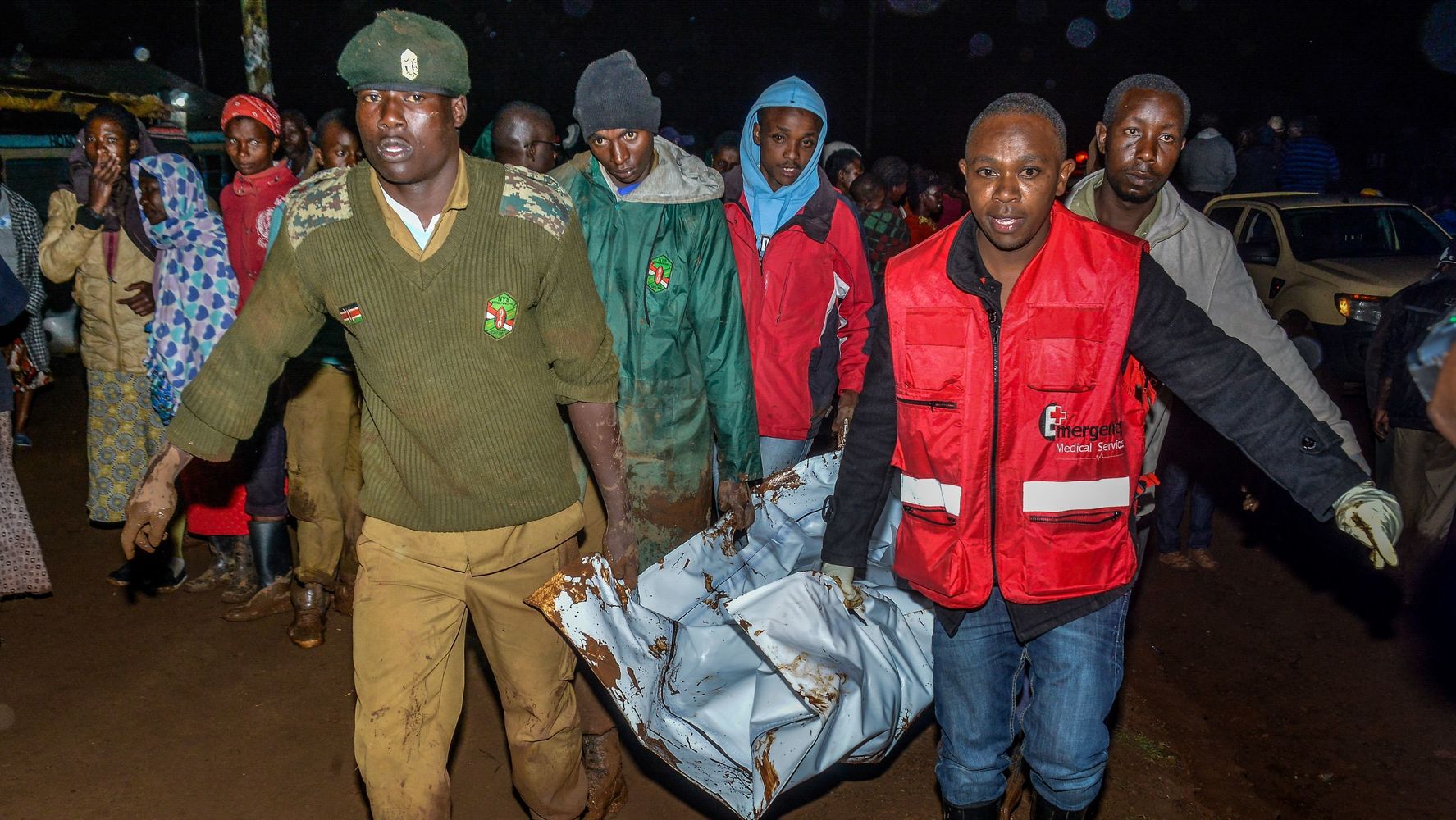 Facia gibi olay! Kenyada akaryakıt tankeri patladı, ortalık cehenneme döndü: 13 ölü