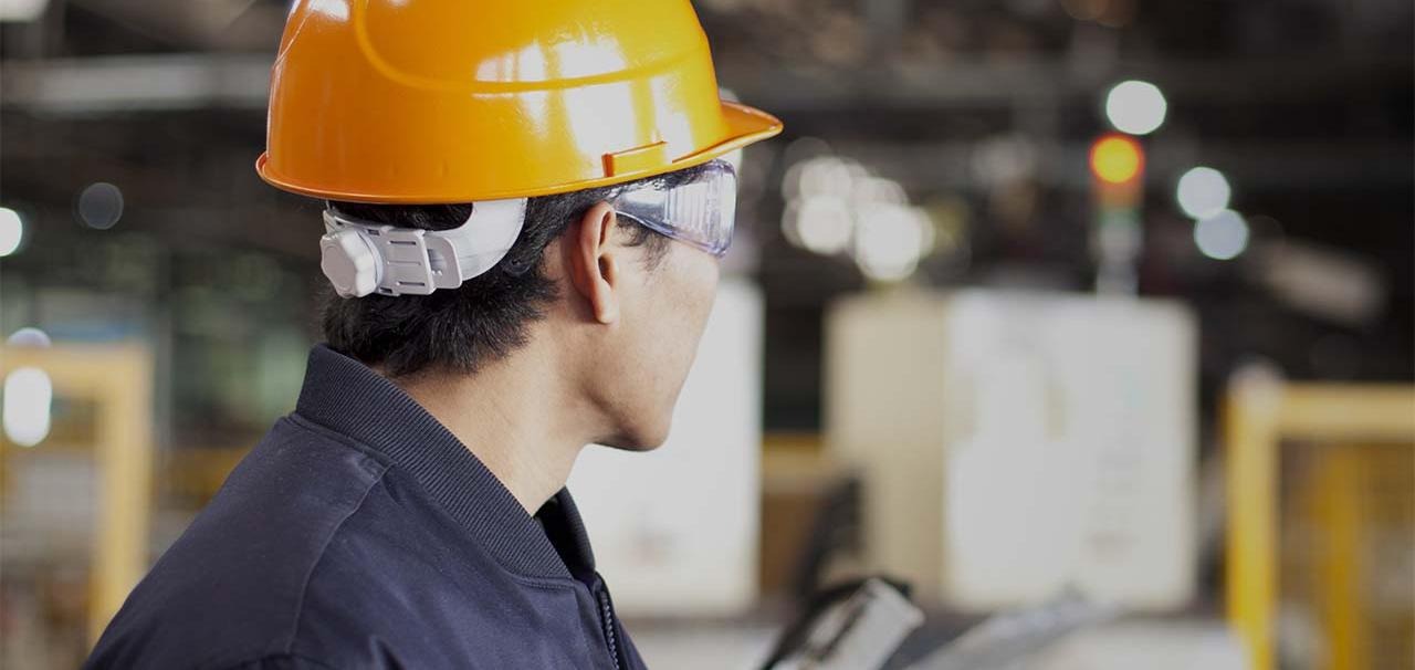 İzmitte feci iş kazası! Metal malzemelerin altında kalan 62 yaşındaki işçi hayatını kaybetti