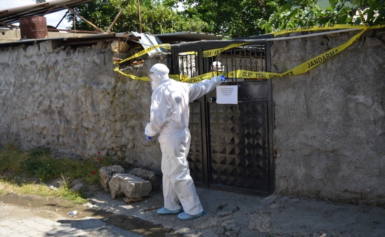 Köşe yazarına büyük şok! Ciddiyetsizliğin bedeli ağır oldu! Karantina kuralları ile alay etti sınır dışı edildi