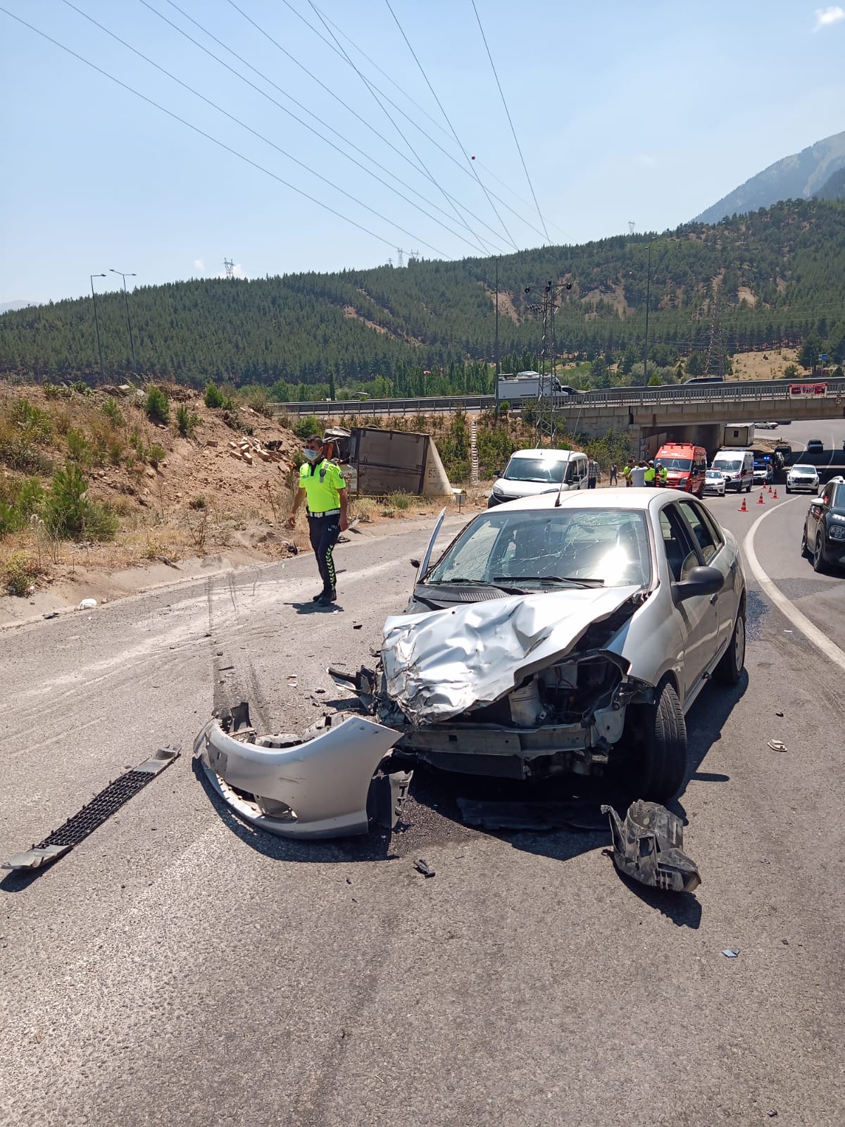 Adana'da korkunç kaza! Karşı şeride geçen kamyon, otomobile çarptı|1 ölü!