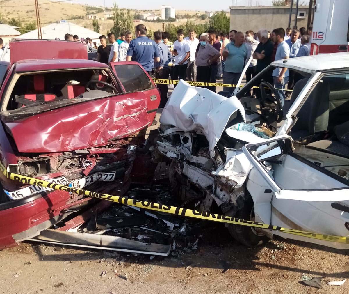 Kahramanmaraş'ta iki araç birbiriyle çarpıştı! Ölü ve yaralılar var