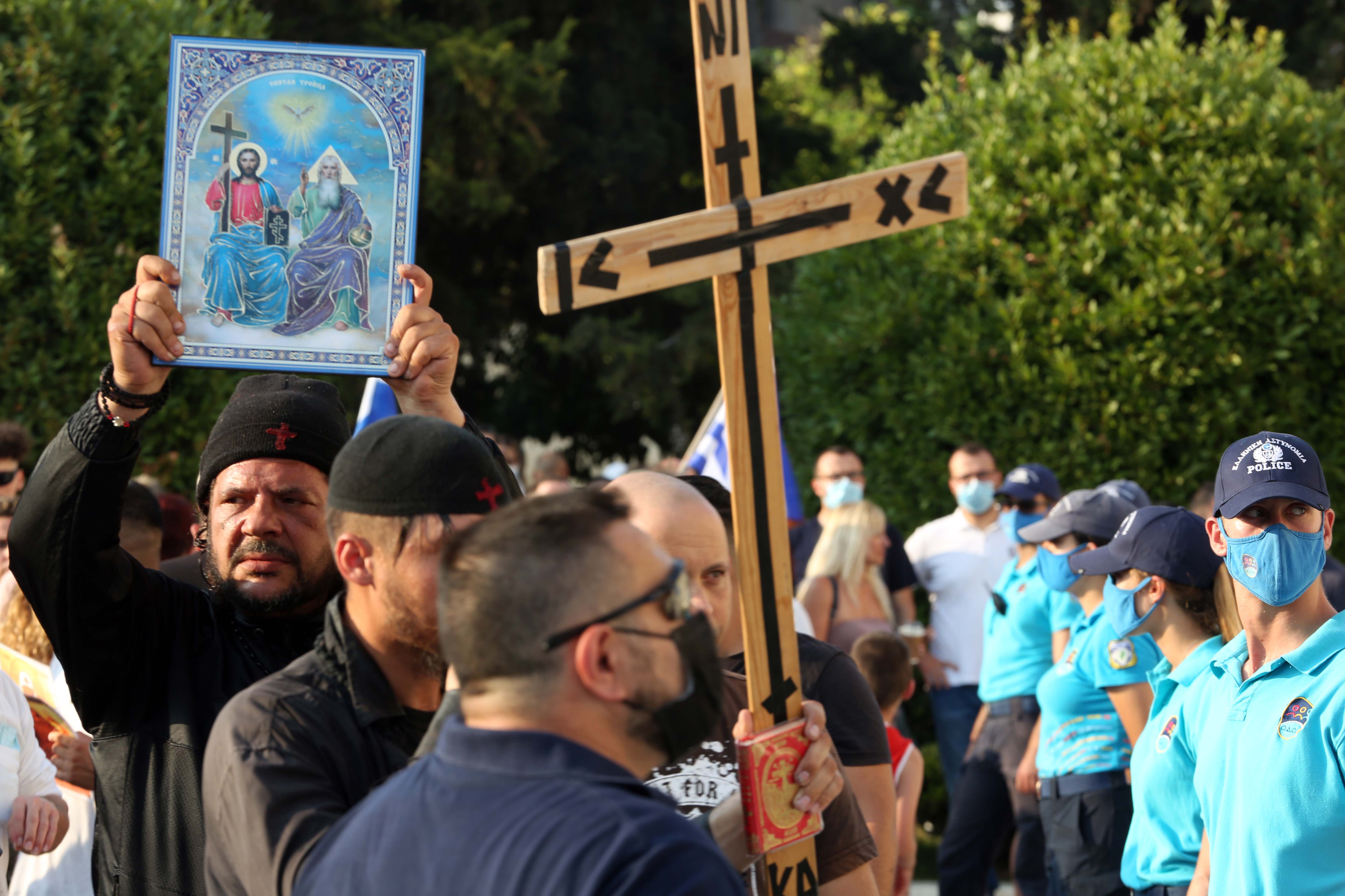 Yunanistan'da aşı karşıtı protestocular ile polis arasında çatışma çıktı!