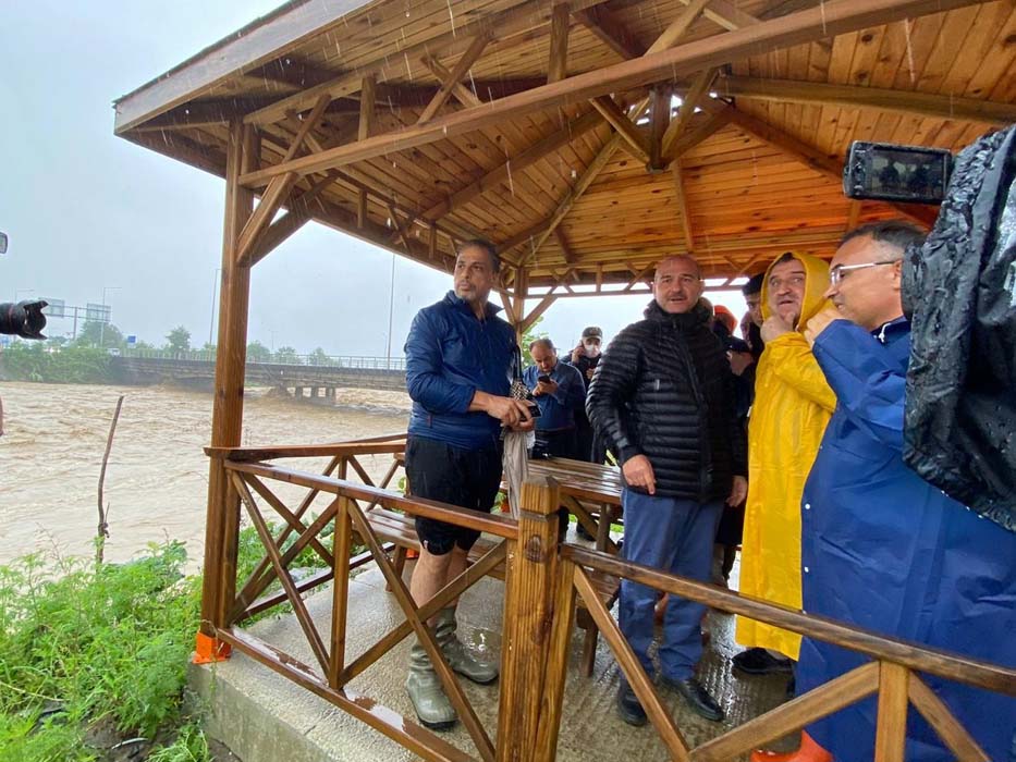 Karadeniz'de sel felaketi büyüyor: Arhavi Devlet Hastanesine boşaltma kararı