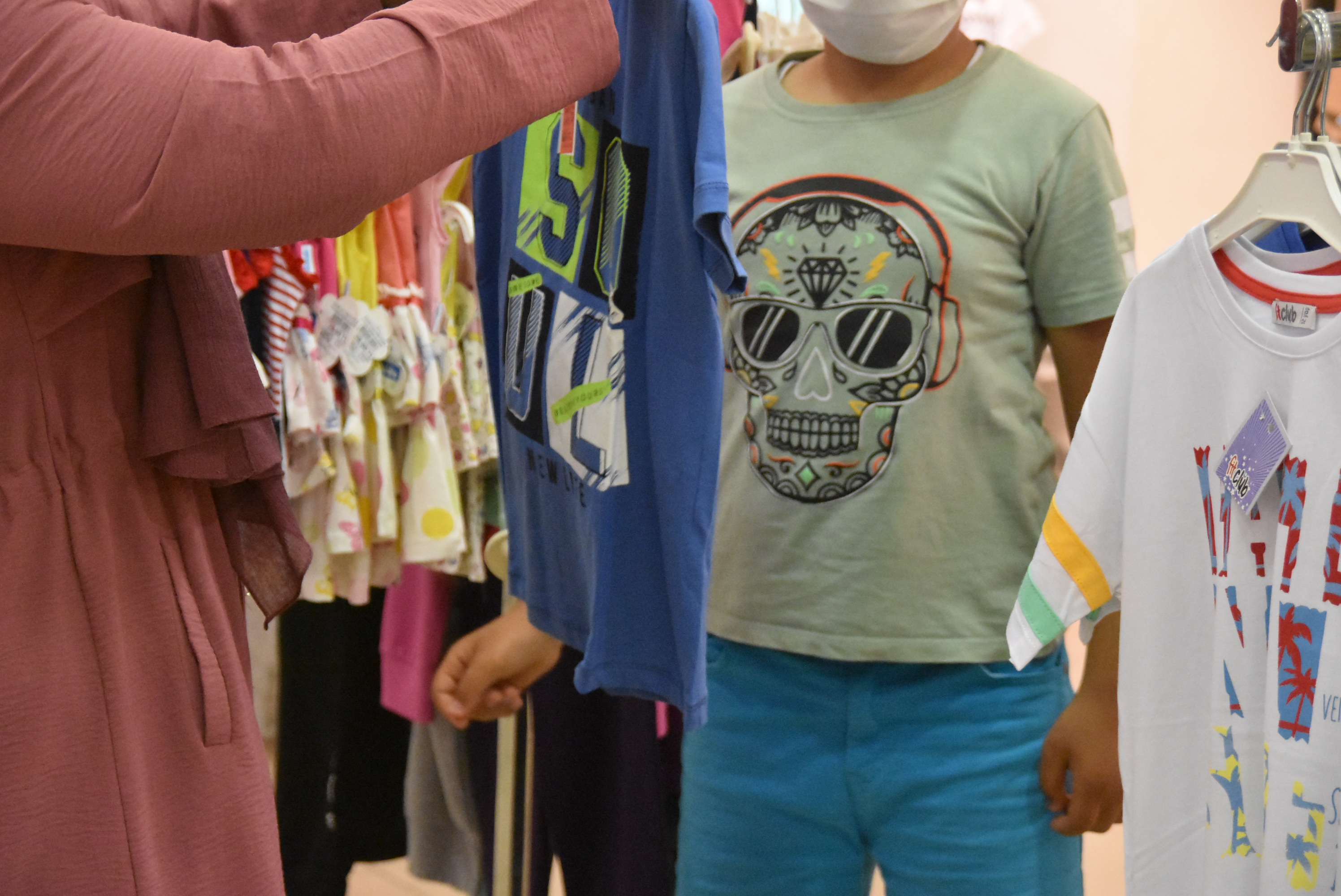 Bayramda yetim ve öksüz çocuklar unutulmadı