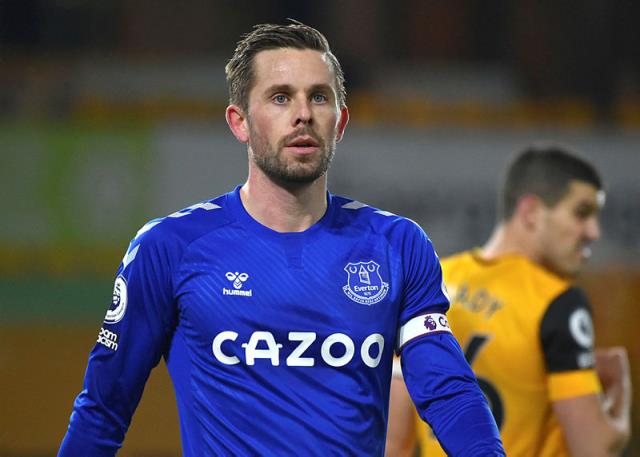 Futbol camiası bu skandalla çalkalanıyor! Evertonlı yıldız çocuk istismarından tutuklandı