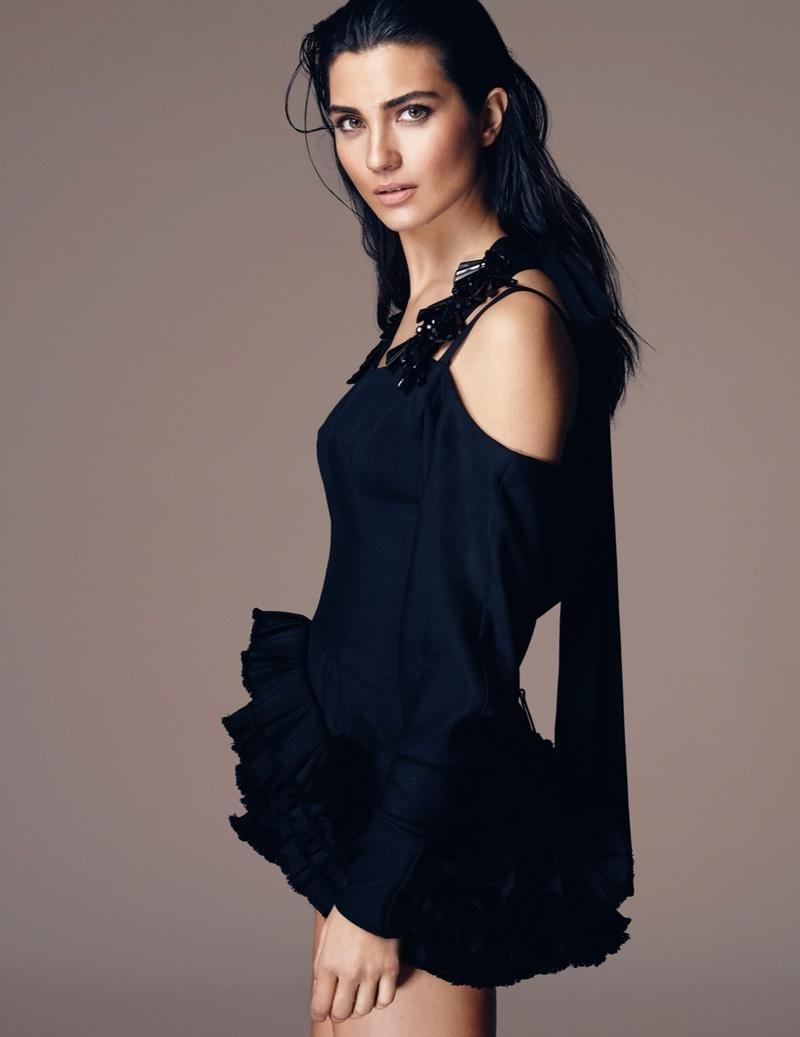 Tuba Büyüküstünden kötü haber! Güzel oyuncu koronavirüse yakalandı