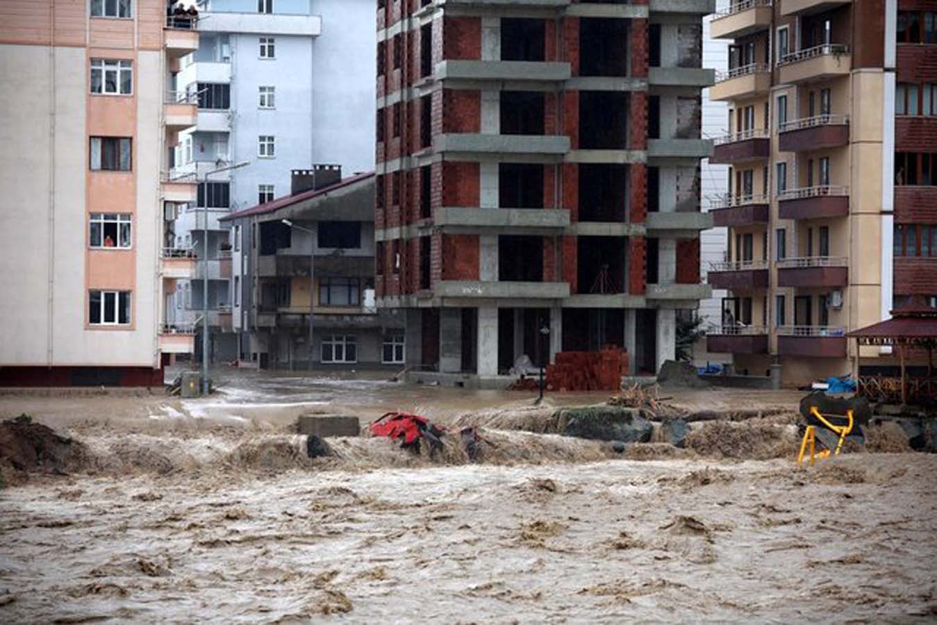 Artvin'i sel terketti, kalıntıları kaldı: 430 ev ve iş yerini su bastı, 1 kişi kayıp!