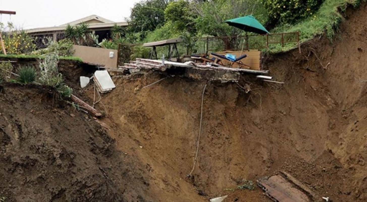 Muson yağmurlarının ardından Hindistan'da toprak kayması! Çok sayıda kişi hayatını kaybetti!