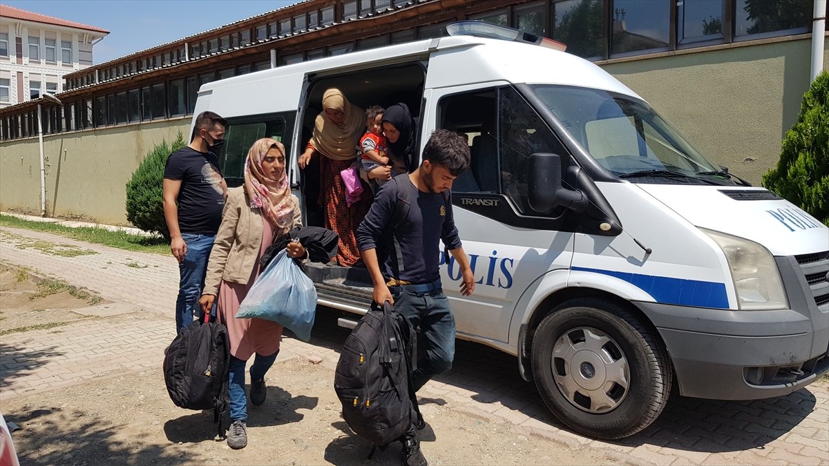 Göçmen kaçakçılığı sürüyor! Erzincan'da, yasa dışı yollarla giren yabancı uyruklu 27 kişi yakalandı!