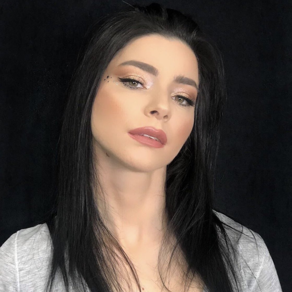 Israrla maske takmayan Merve Boluğur açıklamasıyla dikkat çekti: Benden hastalık değil sağlık geçer