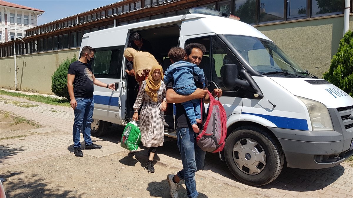Göçmen kaçakçılığı sürüyor! Erzincan'da, yasa dışı yollarla giren yabancı uyruklu 27 kişi yakalandı!