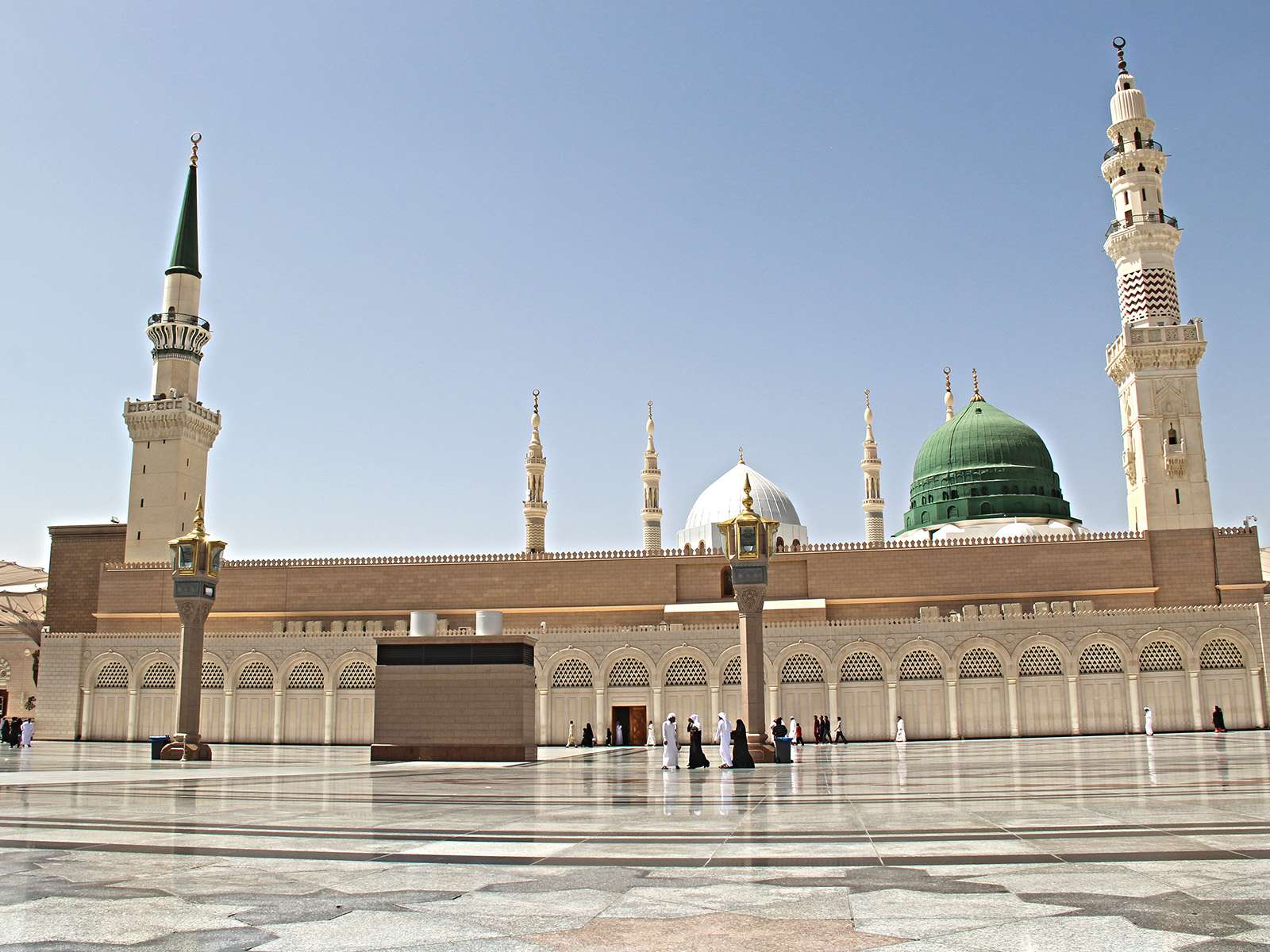 Kutsal topraklara özlem sona eriyor! Suudi Arabistan umre sezonunun başladığını duyurdu