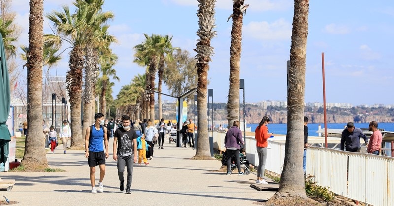 Bayram sonrası vaka patlaması olabilir! Prof. Dr. Mehmet Ceyhan: Vakaları düşürmenin tek yolu devletin kısıtlama uygulaması!