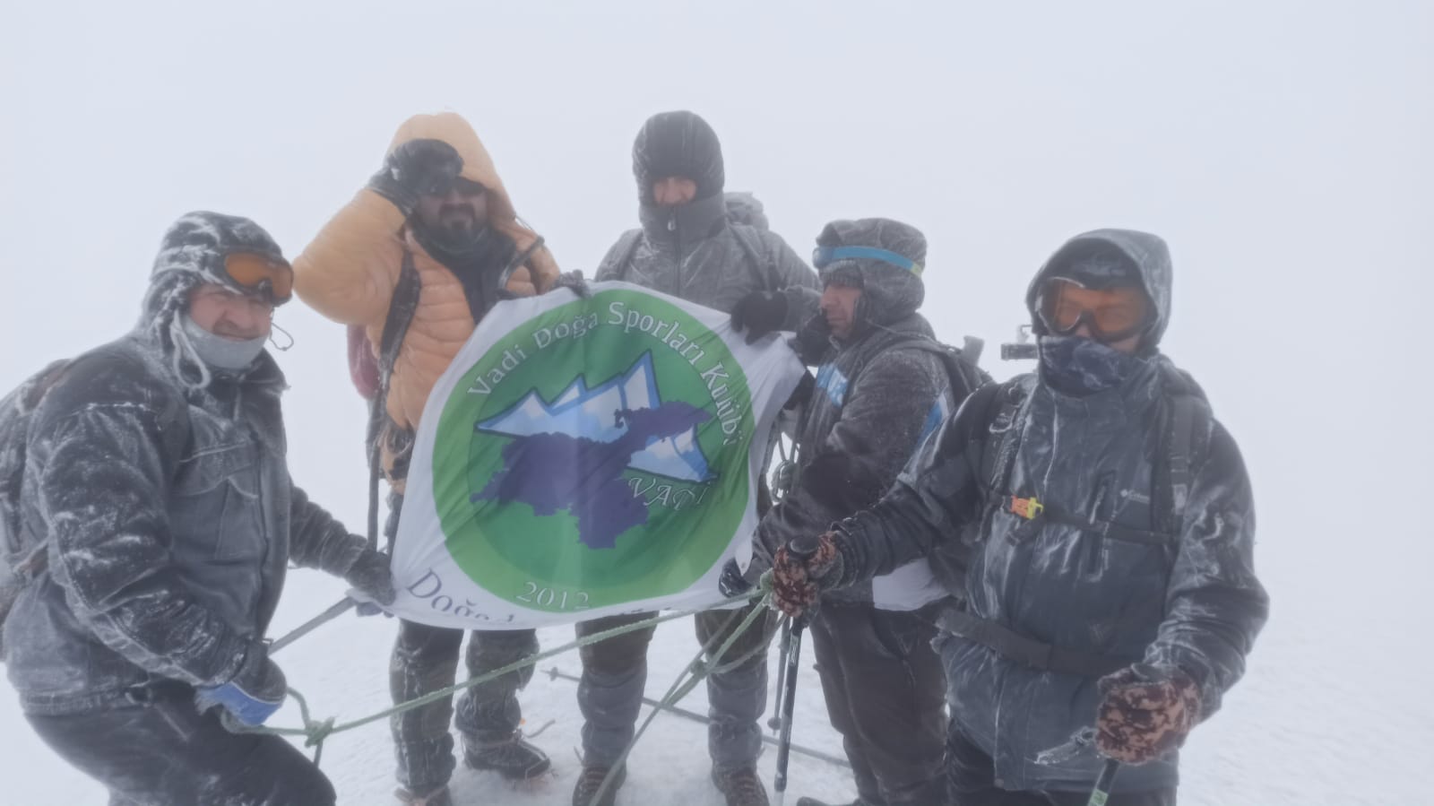 Ağrı dağına tırmanırken kaybolan 5 sporcu bulundu!