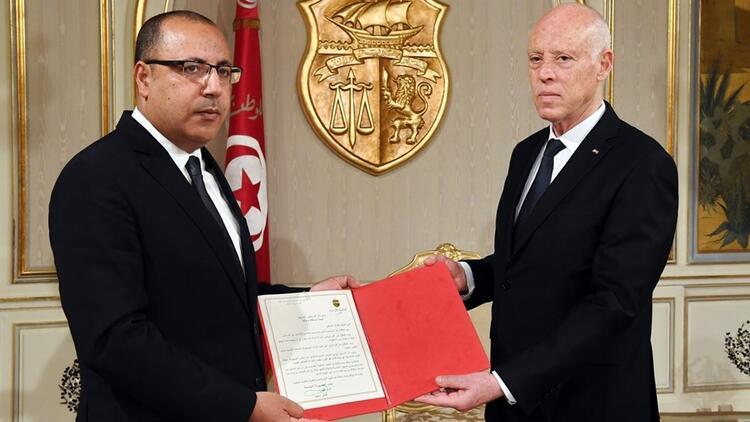 Tunus'ta neler oluyor? Tunus'ta darbe mi oldu son dakika?