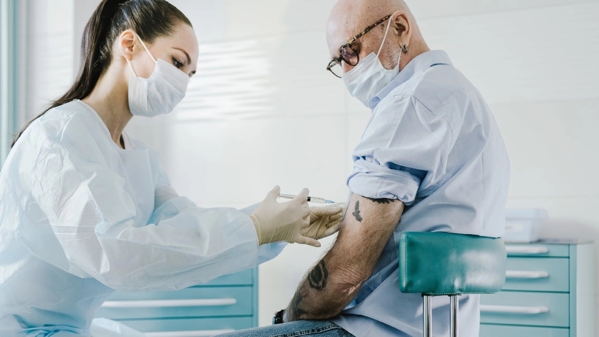 Uğur Şahin BioNTech’in mutasyonlara karşı güçsüz olduğunu kabul etti: Kovid-19 bağışıklığı düşüyor!