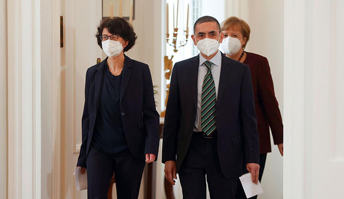 Uğur Şahin BioNTech’in mutasyonlara karşı güçsüz olduğunu kabul etti: Kovid-19 bağışıklığı düşüyor!