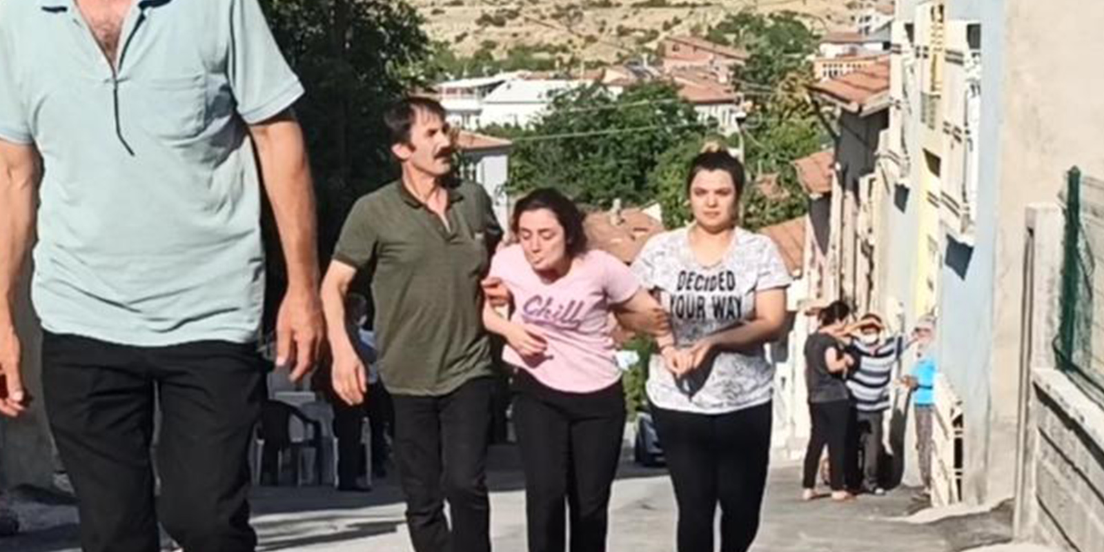 Kelimenin tam anlamıyla vahşet! Cani koca, telefonunu açmayan eşini bıçaklayarak öldürdü