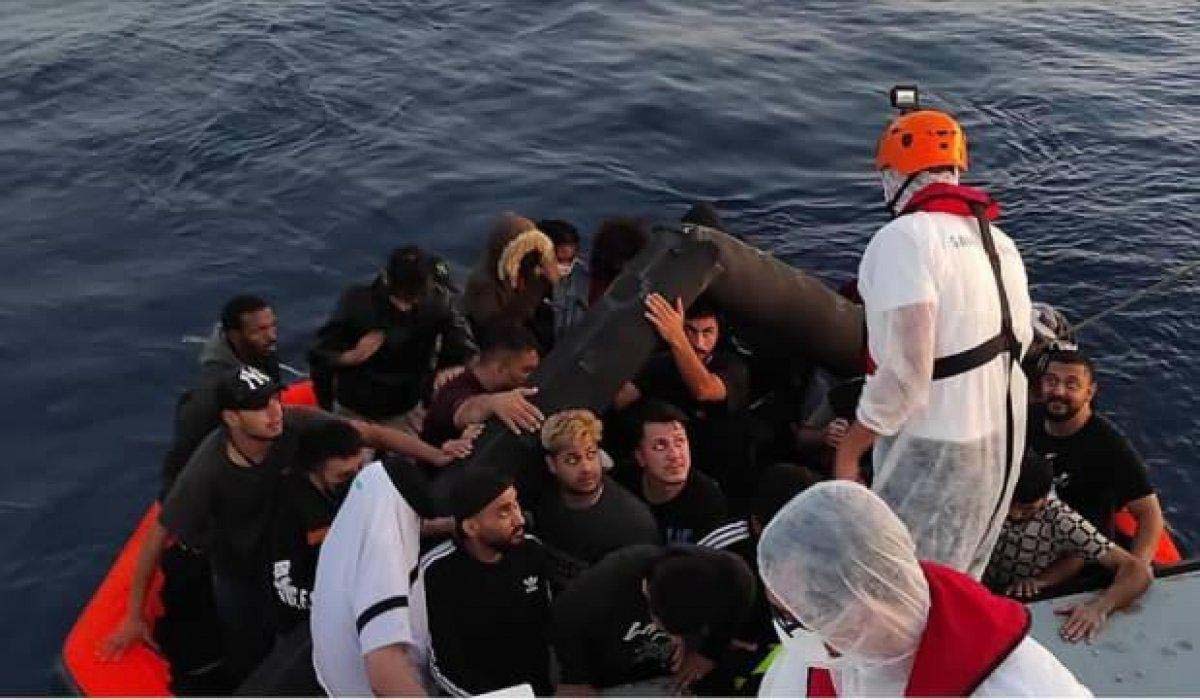 Yunanistan'dan bir acımasızlık örneği daha! İzmir'de 388 sığınmacı Türk Sahil Güvenliği tarafından kurtarıldı