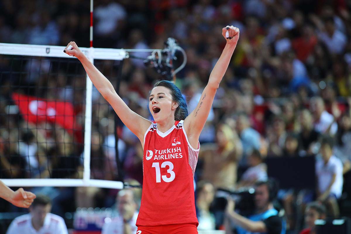 Milli voleybolcu Meryem Boz kimdir, nereli, kaç yaşında, hangi takımda oynuyor? Hangi takımlarda oynadı? 
