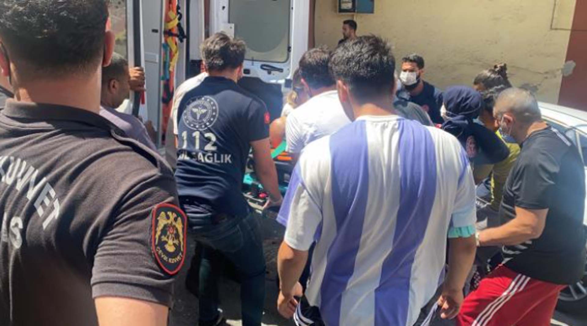 Son dakika | Beyoğlu'nda silahlı saldırı! Husumetli oldukları kişilere kurşun yağdırdılar: 3 ölü, 1 yaralı