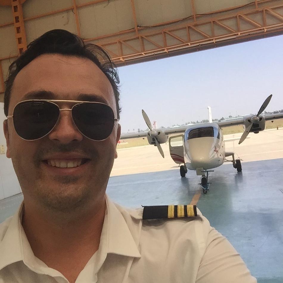 TRT'nin ünlü sunucusu çocukluk hayalini gerçekleştirdi, pilot oldu