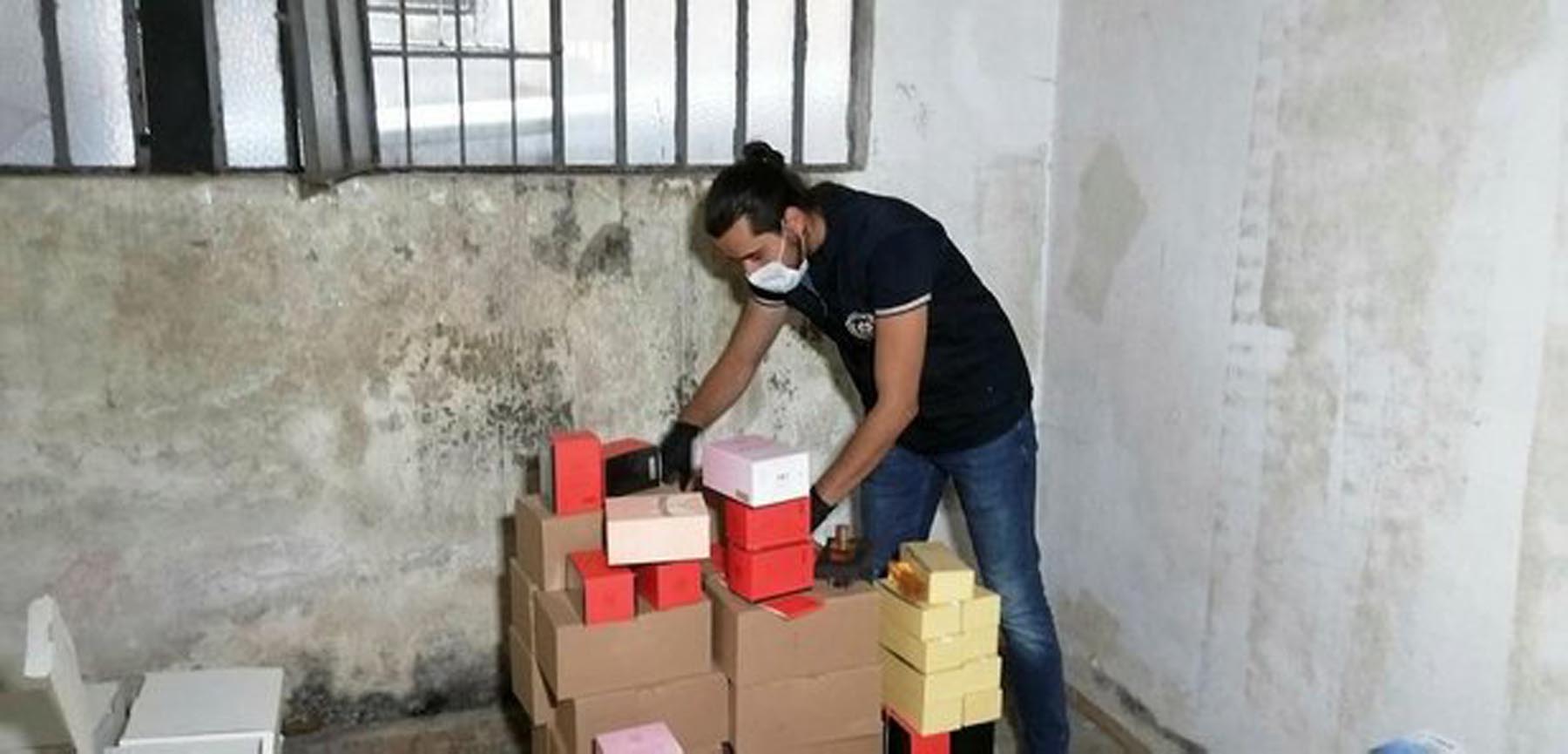 Bağcılar'da sahte parfüm baskını, 20 bin şişe parfüm ele geçirildi