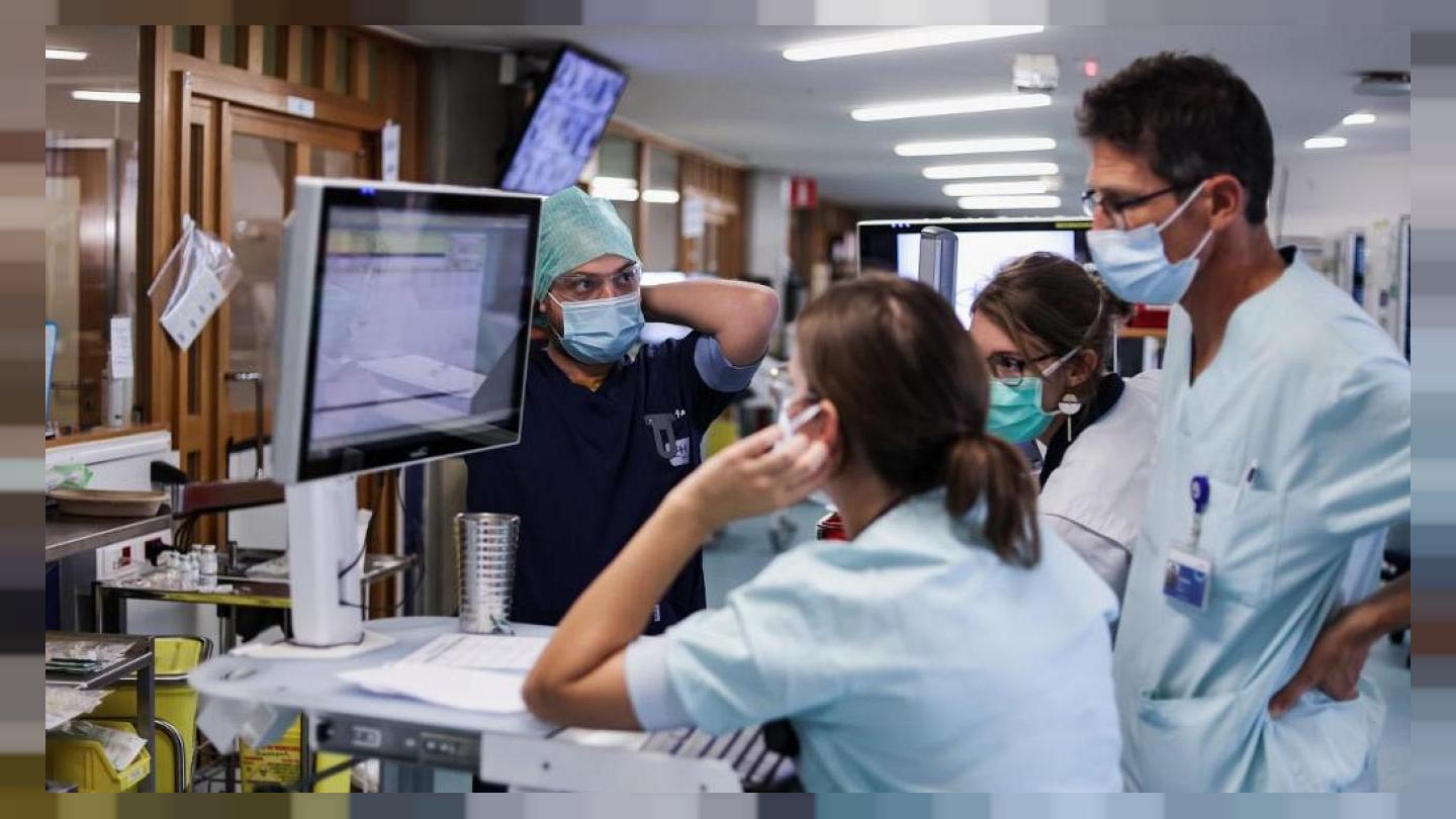 New York'ta çalışanlara aşı ve test zorunlu hale getirildi