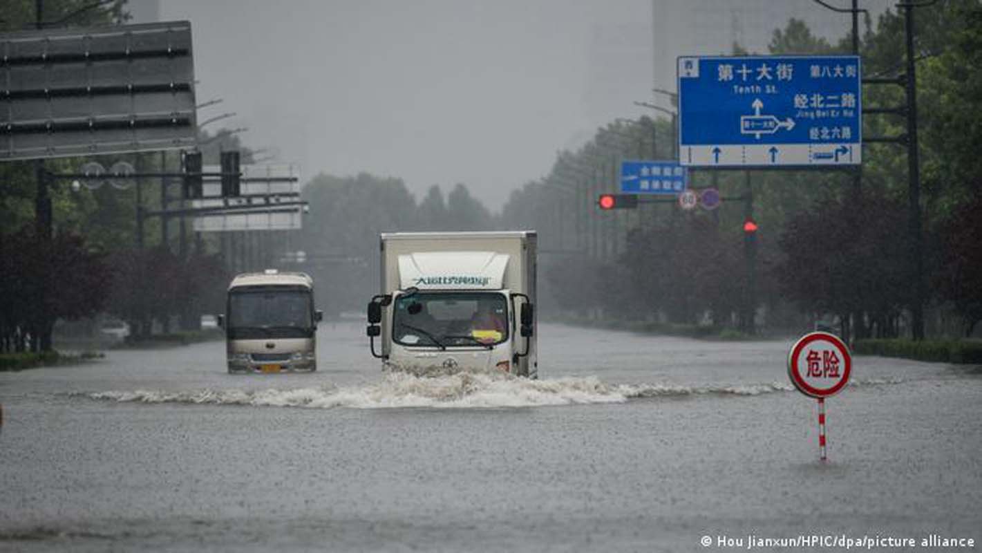 Çin'de meydana gelen sel felaketinde ölü sayısı 99'a yükseldi!