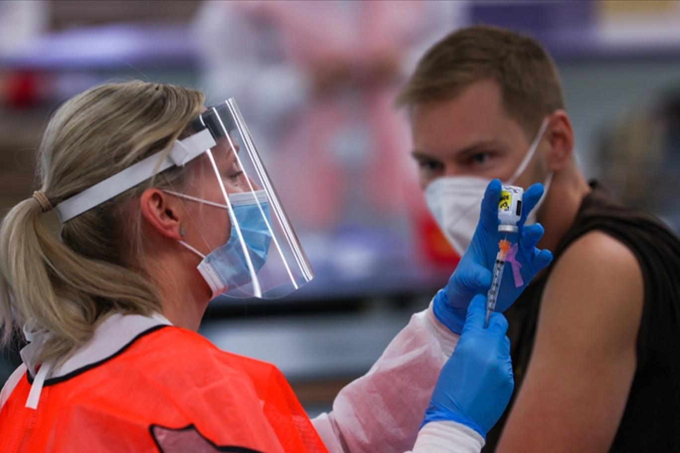 New York'ta çalışanlara aşı ve test zorunlu hale getirildi